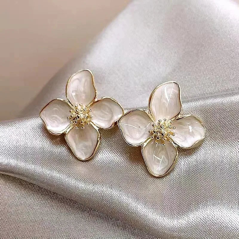 Sweet Flower Stud Earrings For Women Vintage Metal Ear Stud Girls Fashion Multi-colored Fresh Earring Party Wedding Jewelry